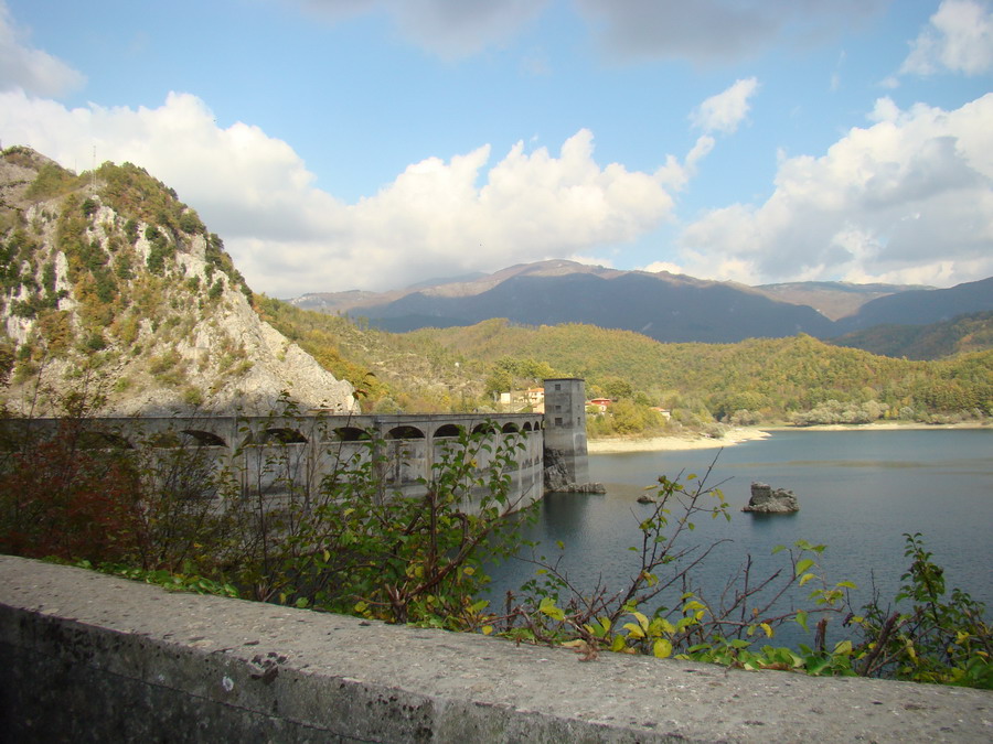 Un giro intorno al Lago del Salto